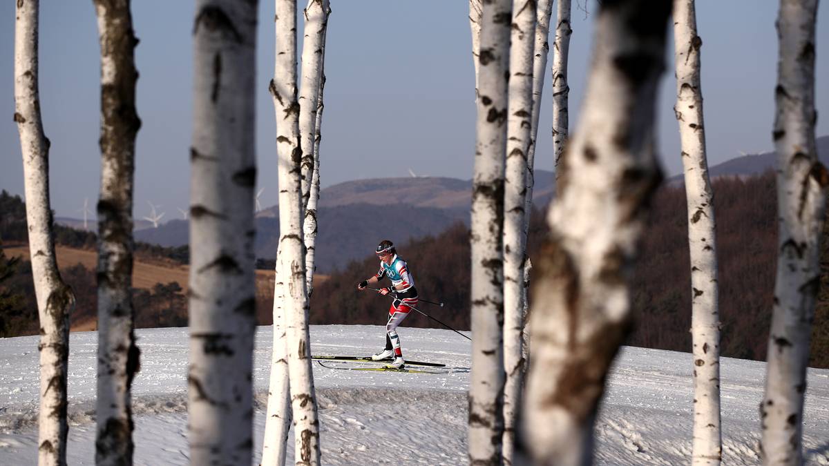 Auf einem leicht abfallenden Streckenabschnitt nimmt sie den falschen Weg und verliert damit den Anschluss an die Medaillenränge. Später verläuft sie sich beim Stadion-Durchlauf erneut, am Ende wird sie Neunte. "Die Kolleginnen haben mich schon aufgebaut, aber ich war halt dumm", so Stadlober im "ORF"