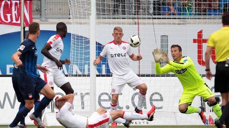 Michael Rensing von Fortuna Düsseldorf im Spiel gegen den 1. FC Heidenheim