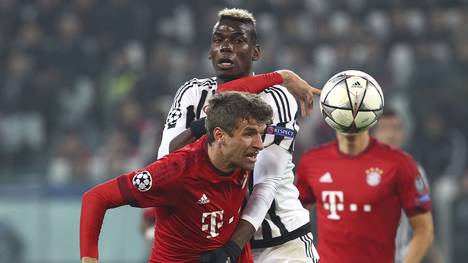 Thomas Müller (v.) steht mit dem FC Bayern vor dem Viertelfinal-Einzug