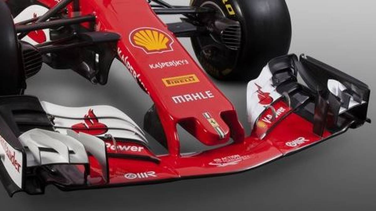 Die Nase fällt voluminös aus, der Frontflügel ist mit zahlreichen Schlitzen durchsetzt