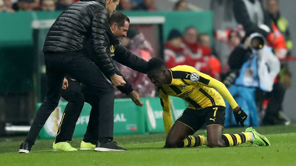 Dembele lässt sich von der Dortmunder Bank feiern