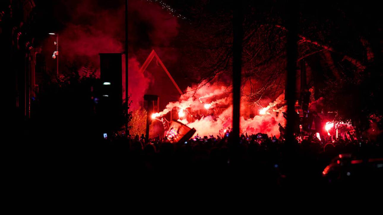 Feuerwerk vor Real-Hotel