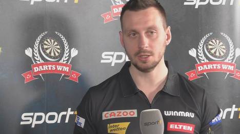 Florian Hempel nach seinem erfolgreichen Auftakt in die Darts-WM. Dennoch gibt es einen Schönheitsfehler.