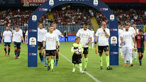 Spieler und Fans des FC Genua gedenken der Brücken-Opfer 