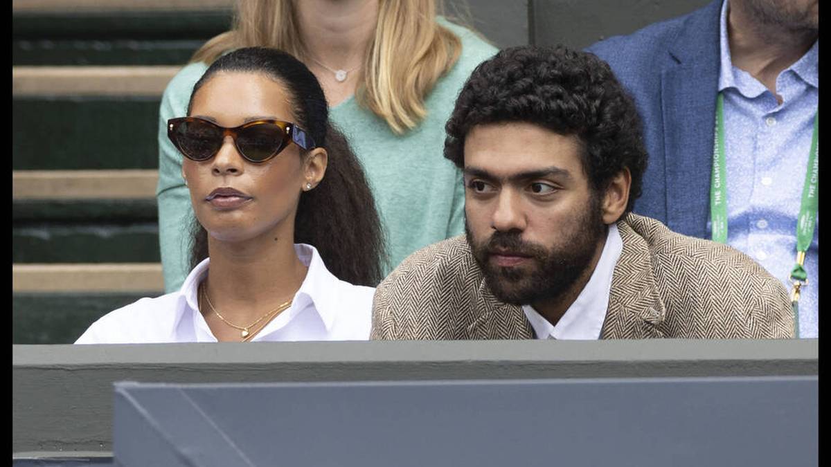 Noah Becker und Lilian de Carvalho saßen im Vorjahr noch ohne Boris Becker in Wimbledon im Publikum