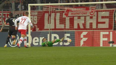 Düsseldorf zieht souverän in die nächste Runde des DFB-Pokals ein. Die Gäste machen in Regensburg bereits alles in der ersten Halbzeit klar.