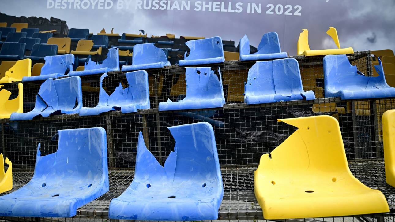München: Ukraine zeigt zerstörte Tribüne