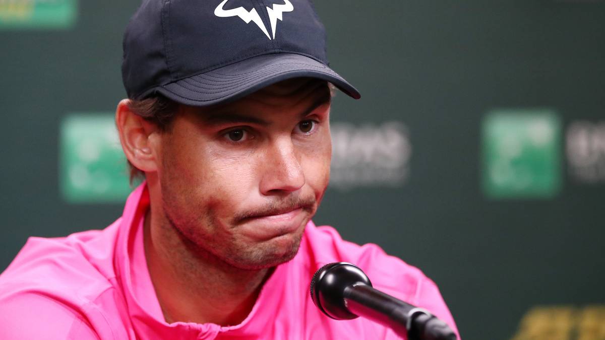 Bedröppelte Miene trotz Halbfinaleinzugs: Rafael Nadal beim Turnier in Indian Wells im März 2019. Statt im Klassiker gegen Roger Federer um den Finaleinzug zu spielen, muss der Spanier mit Beschwerden am rechten Knie zurückziehen