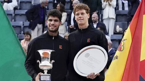 Wer gewinnt die French Open? Carlos Alcaraz (l.) oder Jannik Sinner