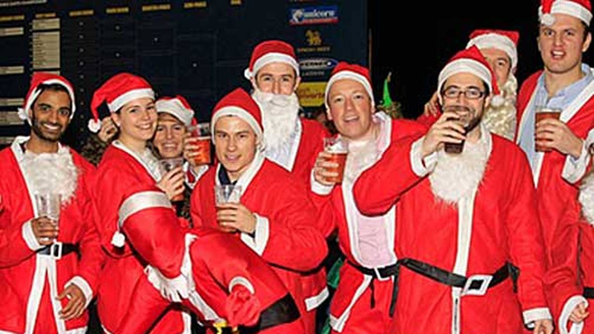 Ja is denn heut' scho' Weihnachten? Für die Dart-Fans schon, schließlich beginnt die WM! Da kann man schon mal das Weihnachtsmann-Kostüm heraus holen