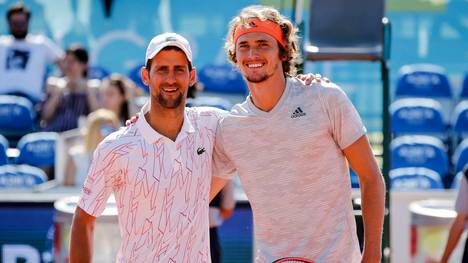 Seit der Adria Tour mit Novak Djokovic (l.) steht Alexander Zverev (r.) mächtig in der Kritik