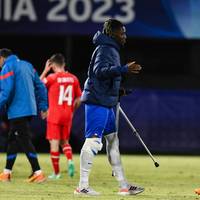 Mit dem Verkauf von Manu Koné wollte Borussia Mönchengladbach Geld für Neuzugänge generieren. Bei der U21-EM verletzt sich der Mittelfeldspieler aber - wie schwer, ist unklar. Müssen die Fohlen jetzt umplanen?