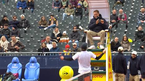Aufreger bei den BMW Open! Im Match zwischen dem US-Amerikaner Alex Michelsen und dem Franzosen Arthur Rinderknech kam es zu dieser kuriosen Szene.