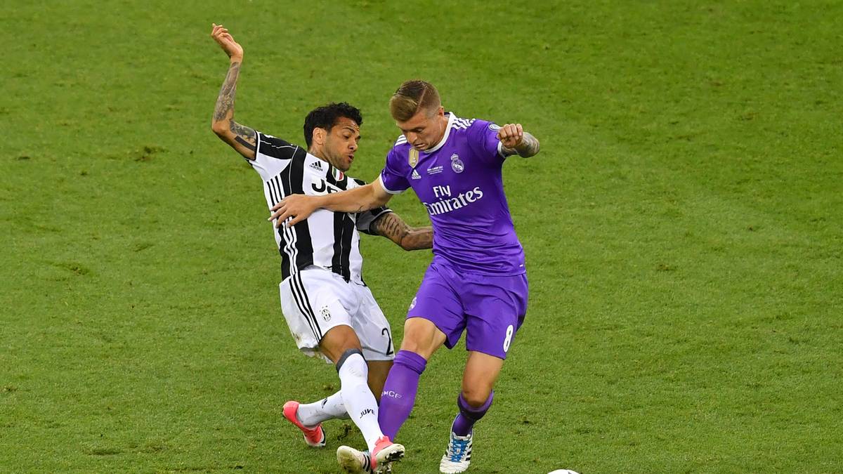 TONI KROOS (bis 89.): Reals Denker und Lenker mit einer - einmal mehr - wahnsinnigen Passquote von 94 Prozent. Nahm sich zwar auch hin und wieder eine Auszeit, dominierte aber spätestens in der zweiten Halbzeit gemeinsam mit Modric das Mittelfeld nach Belieben. SPORT1-Note 1,5