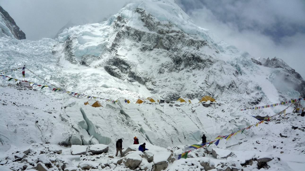 Japaner: Mit einem Finger auf Everest