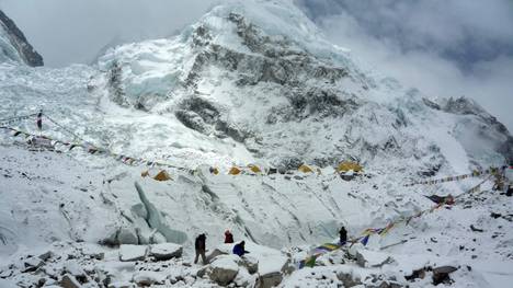 Der Mount Everest ist 8848 Meter hoch