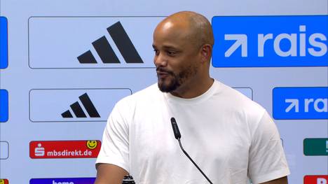 Im Spiel der Bayern gegen Union Berlin sah Torhüter Manuel Neuer bei einer Szene nicht gut aus. Sein Trainer reagiert auf seinen Patzer. 