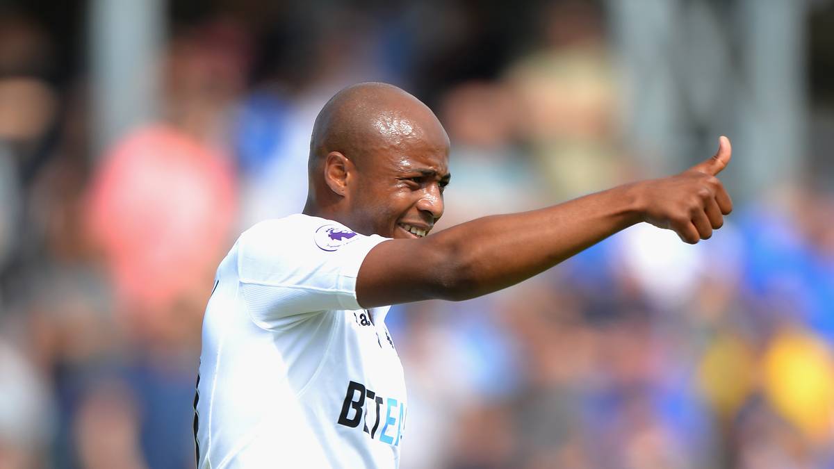 Der Linksaußen stand lange bei Olympique Marseille unter Vertrag, ehe er 2015/16 den Sprung nach England wagte und zu Swansea City wechselte. Ayew überzeugte bei den Walisern und wurde anschließend der Rekordtransfer von West Ham United. Einer der Jugendvereine des 26-Jährigen war übrigens der TSV 1860 München