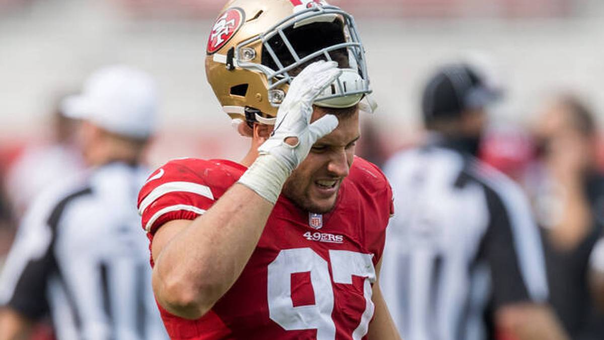 Im Anschluss folgte ein brutaler Einbruch. In der Corona-Saison 2020 schafften die 49ers gerade mal sechs Siege und verpassten die Playoffs komplett. Zum Verhängnis wurden dem Team vor allem die vielen Verletzungen von Schlüsselspielern wie Nick Bosa 