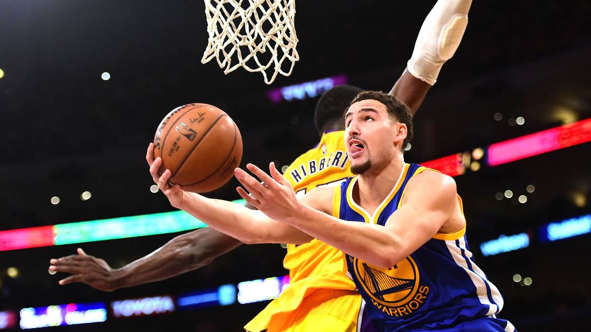 Doch im dritten Viertel zieht der Champion davon. Klay Thompson erzielt 36 Punkte, die Warriors gewinnen am Ende deutlich