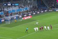 Dicke Überraschung im Viertelfinale des französischen Pokals: Annecy, gerade mal Zehnter in der Ligue 2, haut den PSG-Bezwinger Marseille nach einem spektakulären 2:2 in der normalen Spielzeit im anschließenden Elfmeterschießen raus.