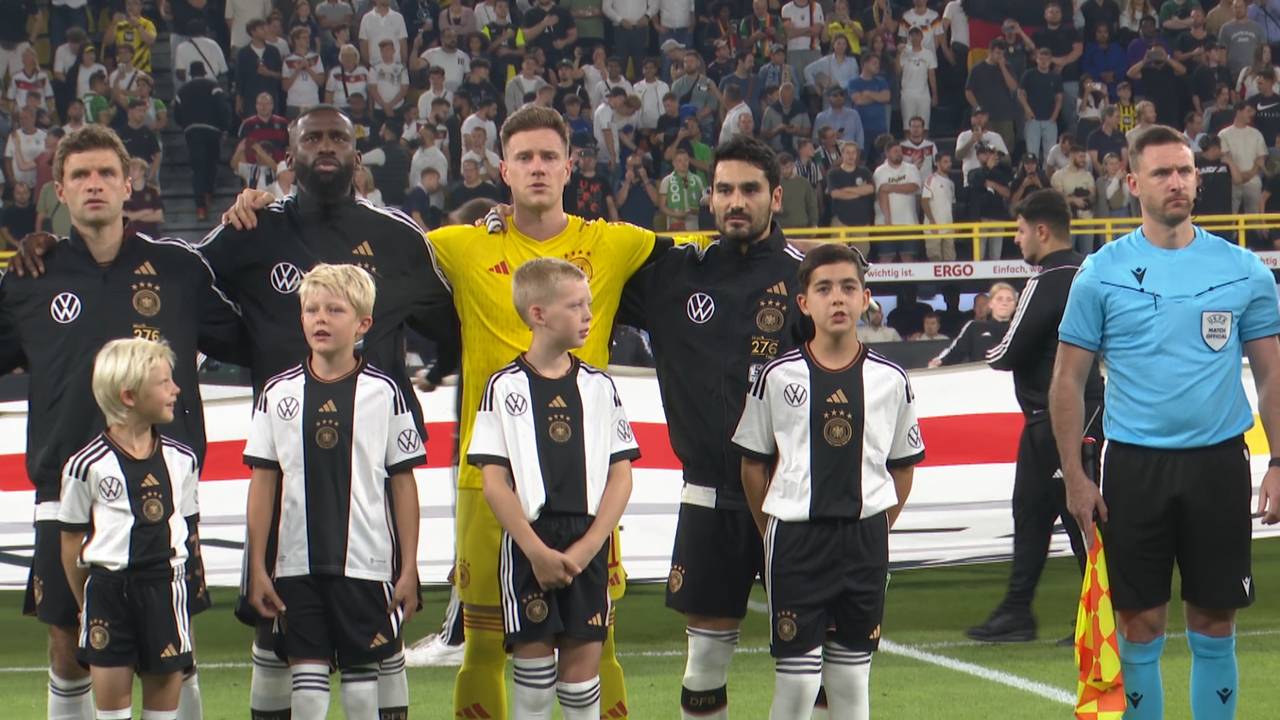 Volkswagen Junior Eskorte beim Länderspiel Deutschland - Frankreich