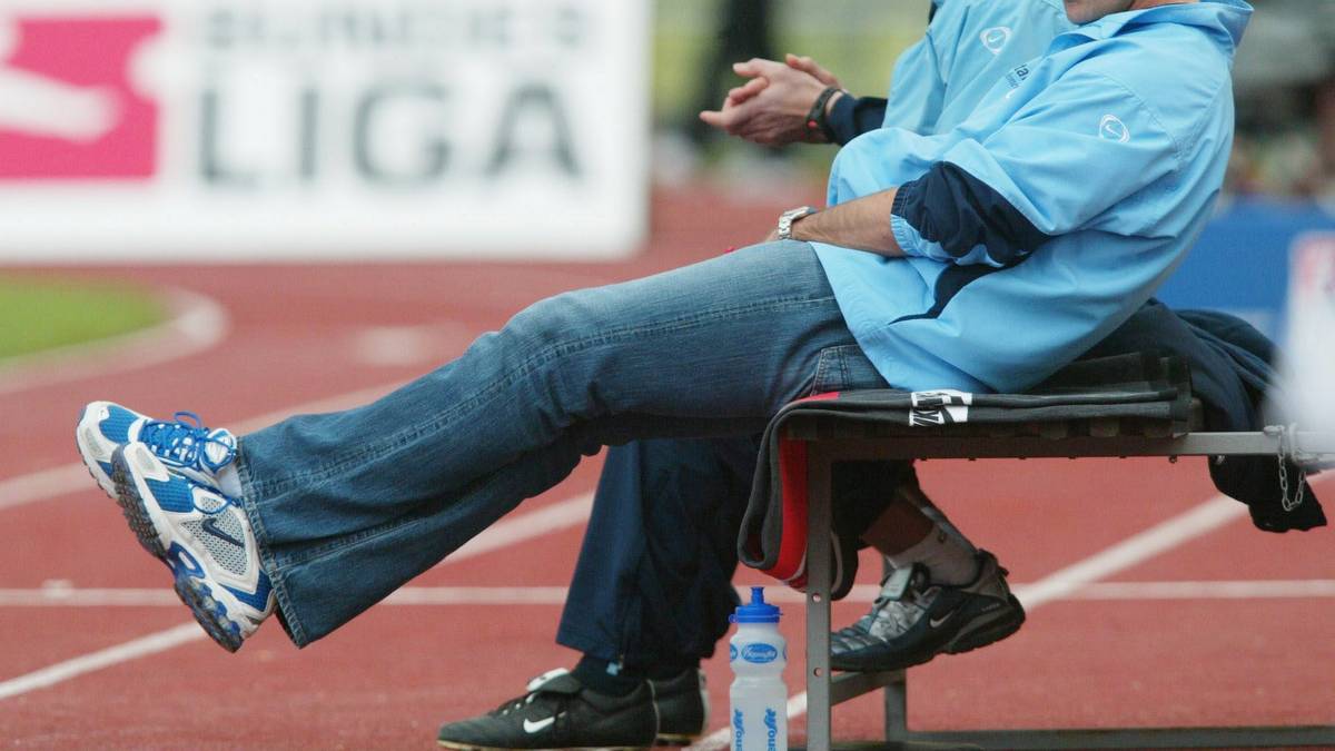 PLATZ 6 - FALKO GÖTZ: Im April 2004 hatte es sich für Falko Götz als Löwen-Coach ausgecoacht. Der Ex-Vizepräsident von 1860, Hans Zehetmair, verkündet die Trainerentlassung, bevor Götz selbst informiert wird