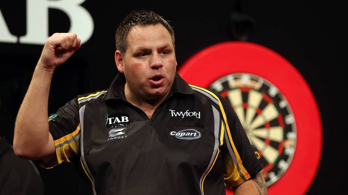 Das sagt Elmar Paulke: "Er hat sein Trainingspensum in den letzten Wochen enorm angezogen und viel mit Ian White trainiert. Das zahlt sich aus. Er hat in letzter Zeit zwei Major-Halbfinals erreicht und konstant gut gespielt. Der Ally Pally ist sein Ding, da ist er nur ganz schwer zu schlagen. Ihm fehlt aber im Moment einfach der große Wurf"