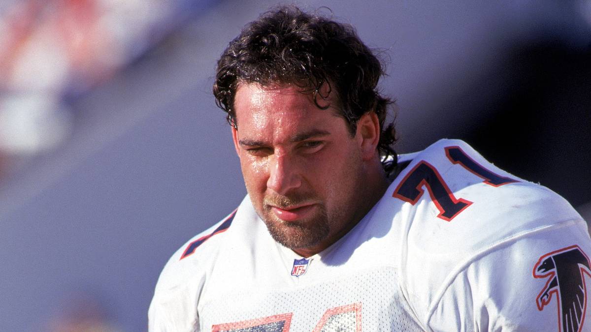 Er spielte für die L.A. Rams, dann für die Atlanta Falcons insgesamt 14 Mal in der NFL - die ganz große Karriere war es also nicht. Eine schwere Bauchmuskelverletzung und mangelnde Perspektiven bewogen ihn 1995 zum Rücktritt