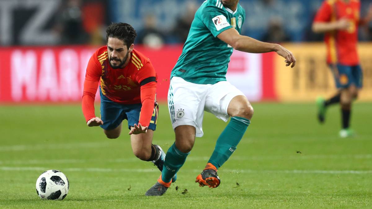 SAMI KHEDIRA (bis 53.): Wirkte in den ersten 35 Minuten fast ein wenig verloren in Spaniens Kurzpasswirbel, den er mit Kroos trotz spürbaren Willens nicht in den Griff bekam. Bemüht um Struktur im Aufbauspiel, bereitete erst die Großchance von Werner (23.), dann den Ausgleich von Müller vor (35.). Wurde nach 53 Minuten angeschlagen durch Ilkay Gündogan abgelöst. SPORT1-Note: 3