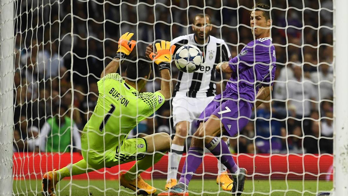 Juve ist völlig von der Rolle - das rächt sich prompt. Marcelo schickt Luka Modric steil, der bringt den Ball von der Grundlinie an den Fünfmeterraum, da spritzt Cristiano Ronaldo dazwischen und markiert das 3:1