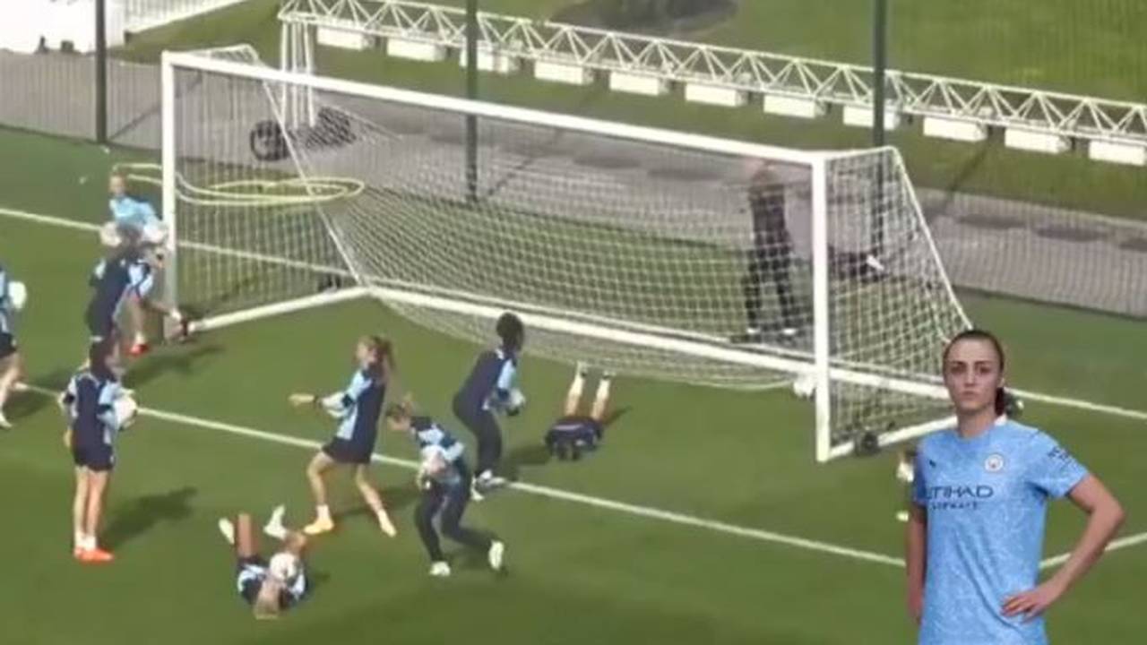 Mitspielerinnen vor Lachen am Boden! Georgia Stanway mit Trainings-Fail