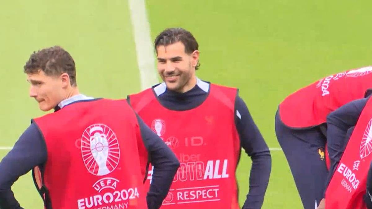 Theo Hernandez ist mit Frankreich im Halbfinale der Europameisterschaft ausgeschieden. Damit nehmen die Gerüchte um seine Zukunft Fahrt auf. Wechselt der Linksverteidiger zum FC Bayern?