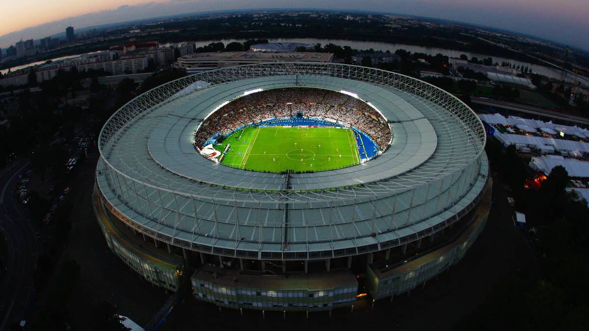 Nach seinem Tod 1992 wurde das Praterstadion in Wien in Ernst-Happel-Stadion umbenannt. Das österreichische Nationalteam bestreitet dort seine Heimspiele
