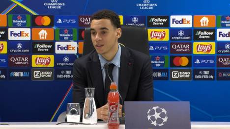 Jamal Musiala äußert sich im Zuge des Champions-League-Spiels in Rotterdam über seine Zukunft. Aber auch über Alphonso Davies und Leroy Sané spricht der Bayern-Star.