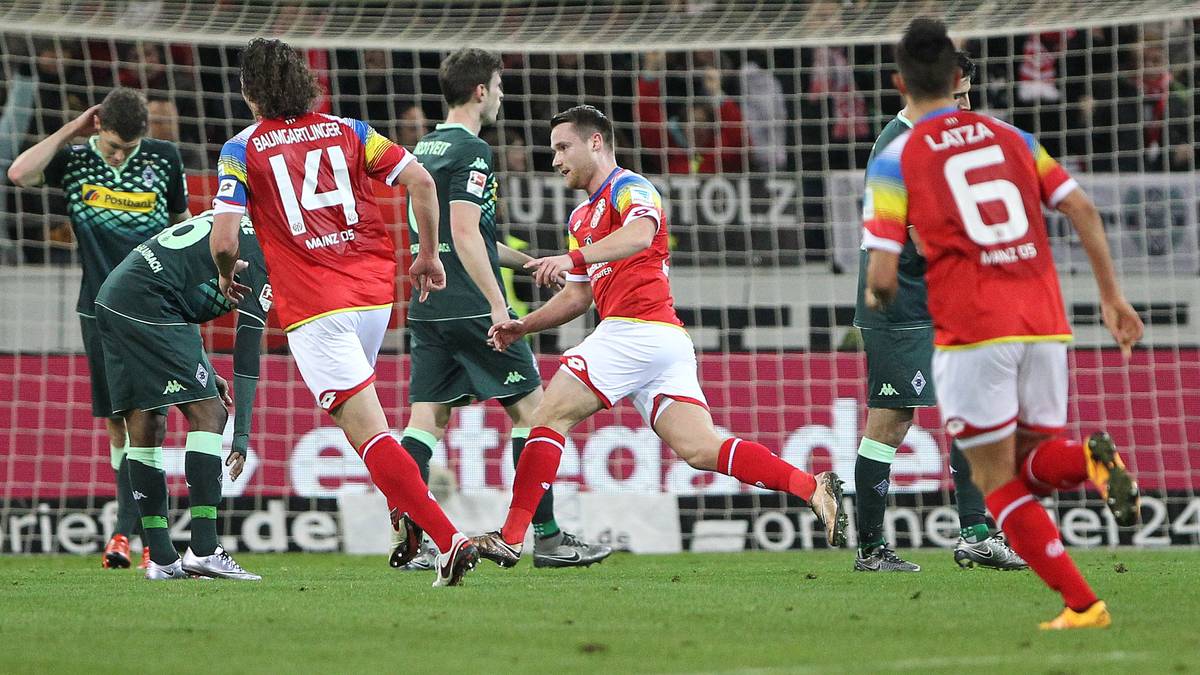 Der 24-Jährige dreht jubelnd ab...