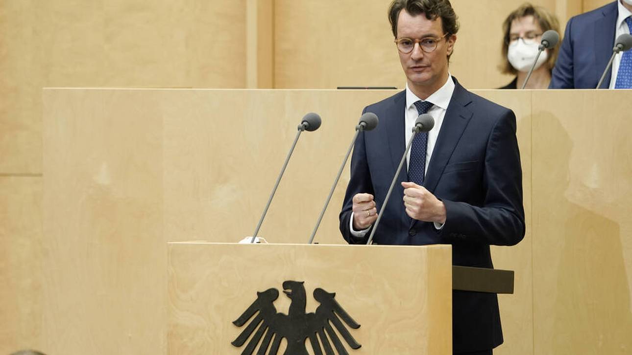 Impfpflicht für Profis: Wüst verteidigt Pläne