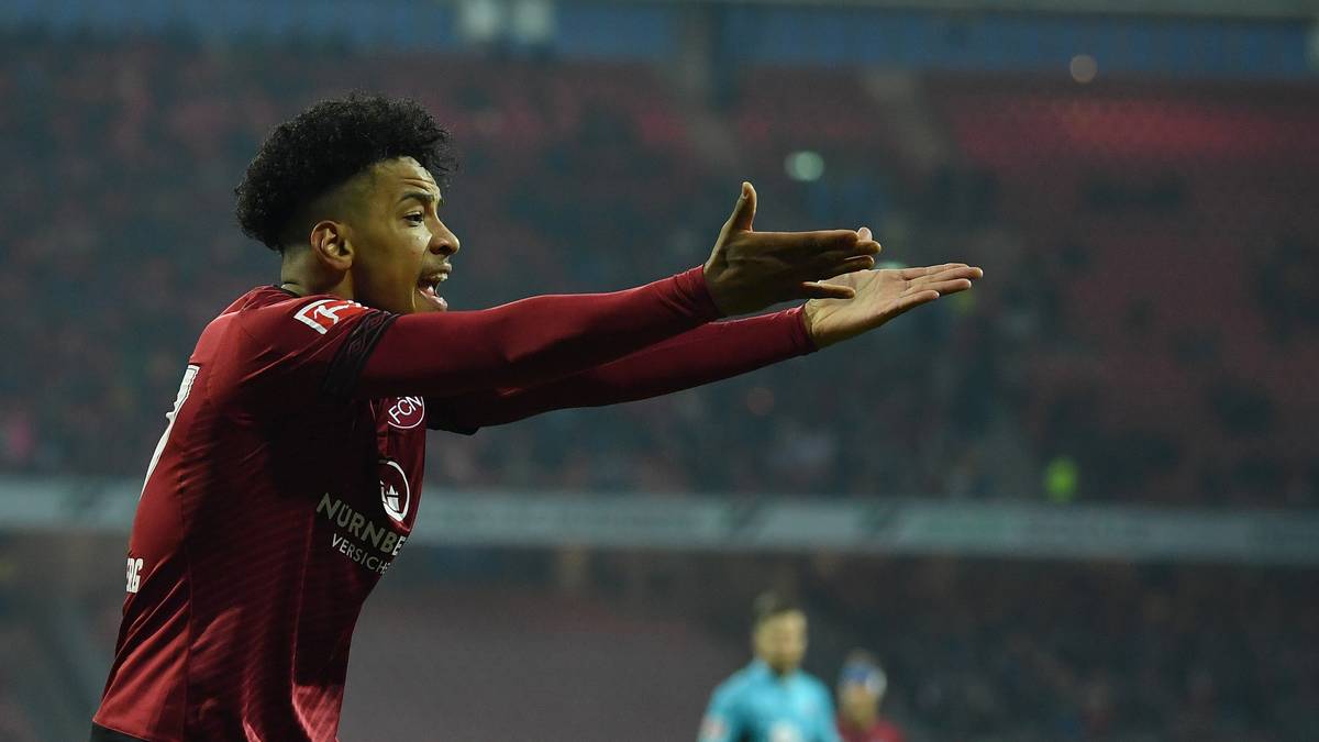 PLATZ 2: Matheus Pereira (1. FC Nürnberg) - Nach 87 Sekunden lässt sich die Leihgabe von Sporting Lissabon bei Fortuna Düsseldorf zu einer Tätlichkeit hinreißen und fliegt nach Anwendung des Videobeweises in der 4. Minute vom Platz