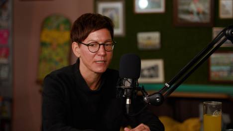Im SPORT1-Podcast "Deep Dive" blickt Linda Bresonik auf das WM-Viertelfinale 2007 gegen Nordkorea zurück. Sie spricht über die beeindruckende Physis der Gegnerinnen -  und verrät, warum sie bereits während des Spiels einen Dopingverdacht hatte.