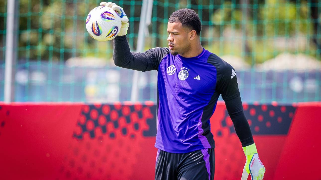 U21-Nationaltorwart Noah Atubolu im Training