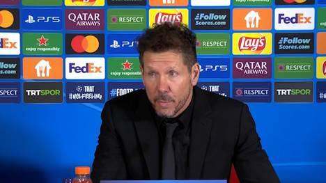 Nach dem 1:1 gegen Galatasaray analysiert Atlético-Trainer Diego Simeone die Leistung seiner Mannschaft. Er kritisiert die fehlende Konsequenz, betont aber, man solle die Schuld nicht nur den Stürmern zuschieben.