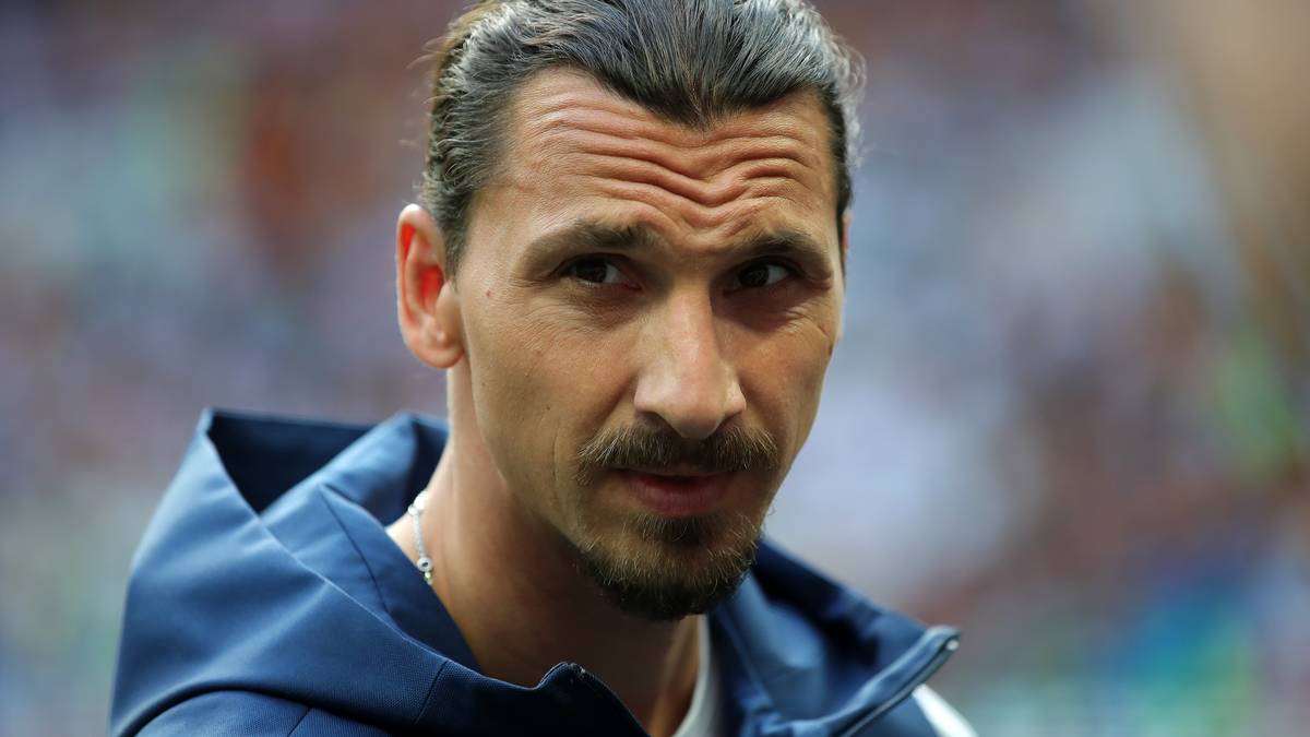 Nach einem Länderspiel zwischen Schweden und der Niederlande wirft van der Vaart Ibrahimovic nach einem Foul öffentlich vor, ihn mit Absicht verletzen zu wollen. "Wenn du das noch mal behauptest, werde ich dir beide Beine brechen. Und dieses Mal wird es mit Absicht sein", antwortet der Schwede unmissverständlich