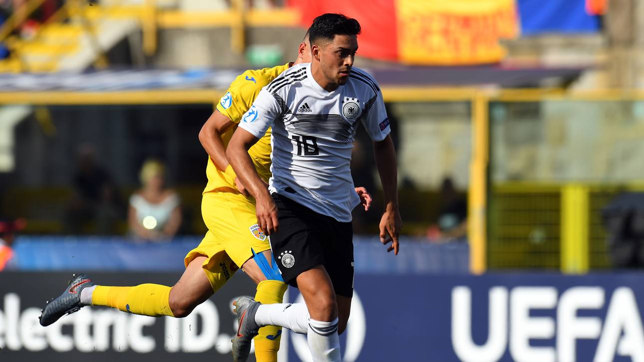 Nadiem Amiri spielte auf der linken deutschen Offensivseite anfangs lange Zeit in der prallen Sonne