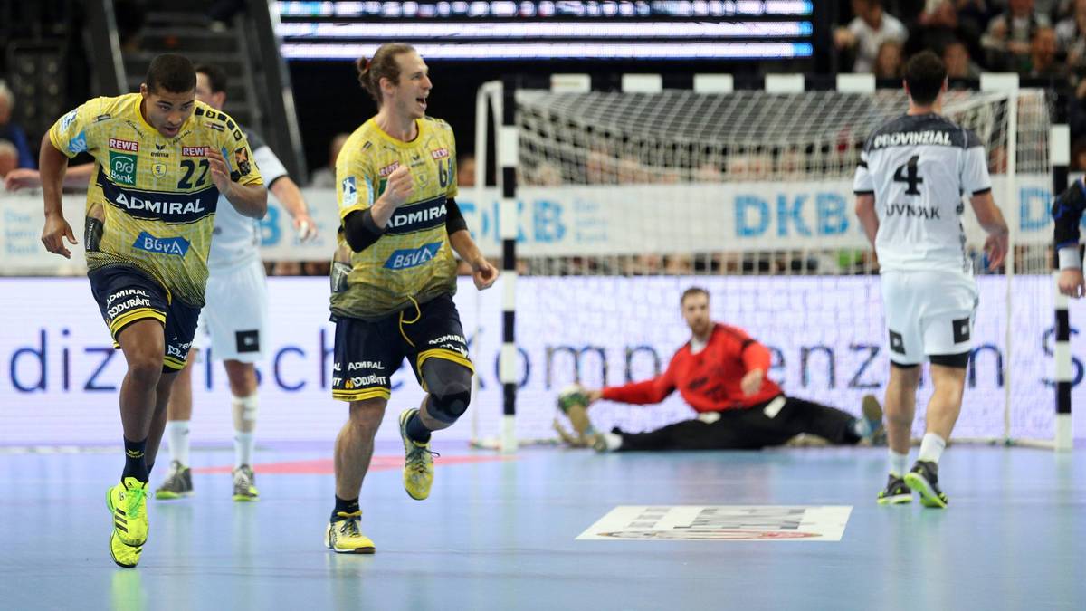 21. Dezember: Zum Abschluss der Hinrunde macht deutsche Meister Rhein-Neckar Löwen einen wichtigen Schritt zur erfolgreichen Titelverteidigung. Die Mannheimer setzen sich beim THW Kiel mit 29:26 durch und fügten den Norddeutschen die erste Heimniederlage zu. In der Tabelle liegen die Löwen knapp hinter dem punktgleichen Tabellenführer Flensburg-Handewitt (jeweils 32:2). Zwei Zähler dahinter folgt Kiel