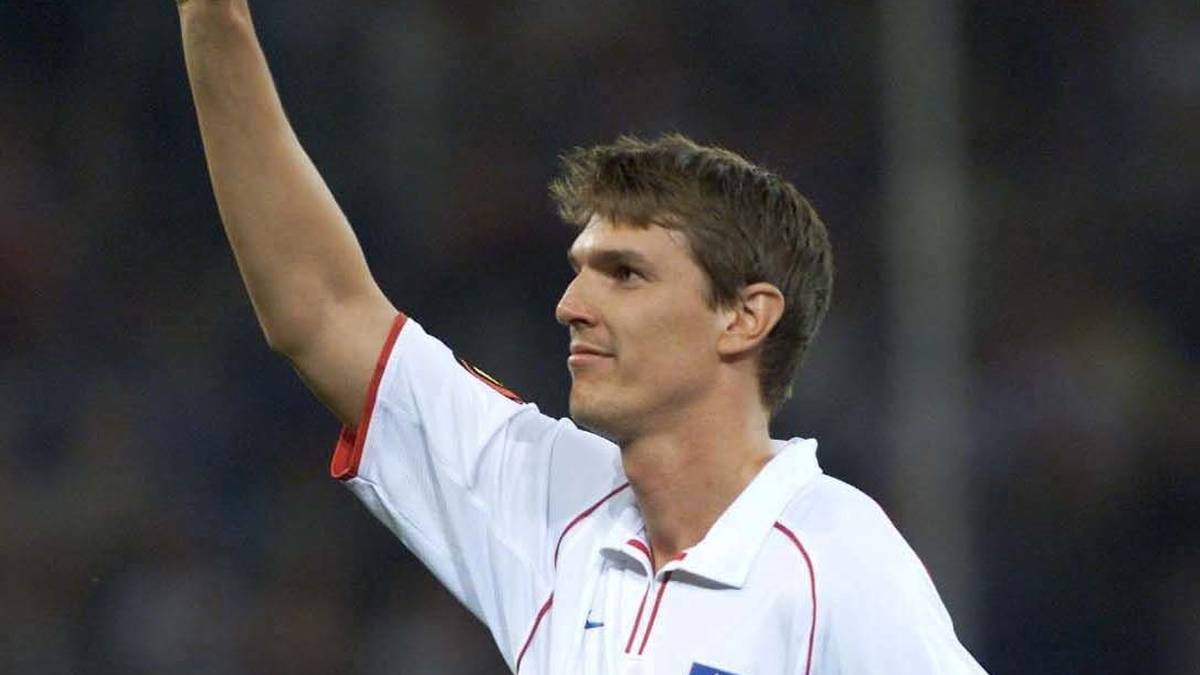 Auch Karsten Bäron beschert das Knie ein viel zu frühes Karriereende. Im Jahr 2000 sagt die HSV-Ikone nach 123 Bundesliga-Einsätzen mit 26 Jahren "Adieu"