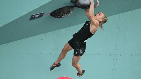 Sportkletterin Lucia Dörffel beim Boulder-Halbfinale