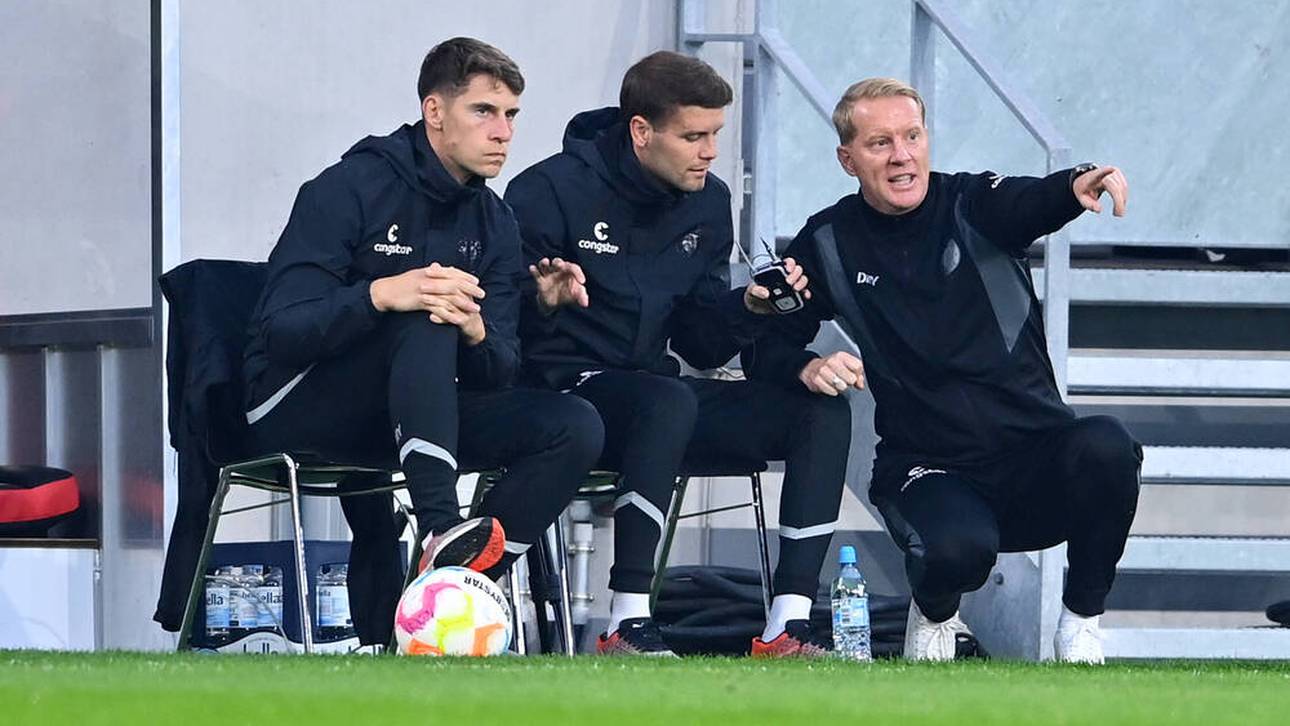 Müssen nun Aufbauarbeit leisten: St. Pauli-Coach Schultz und sein Trainerteam