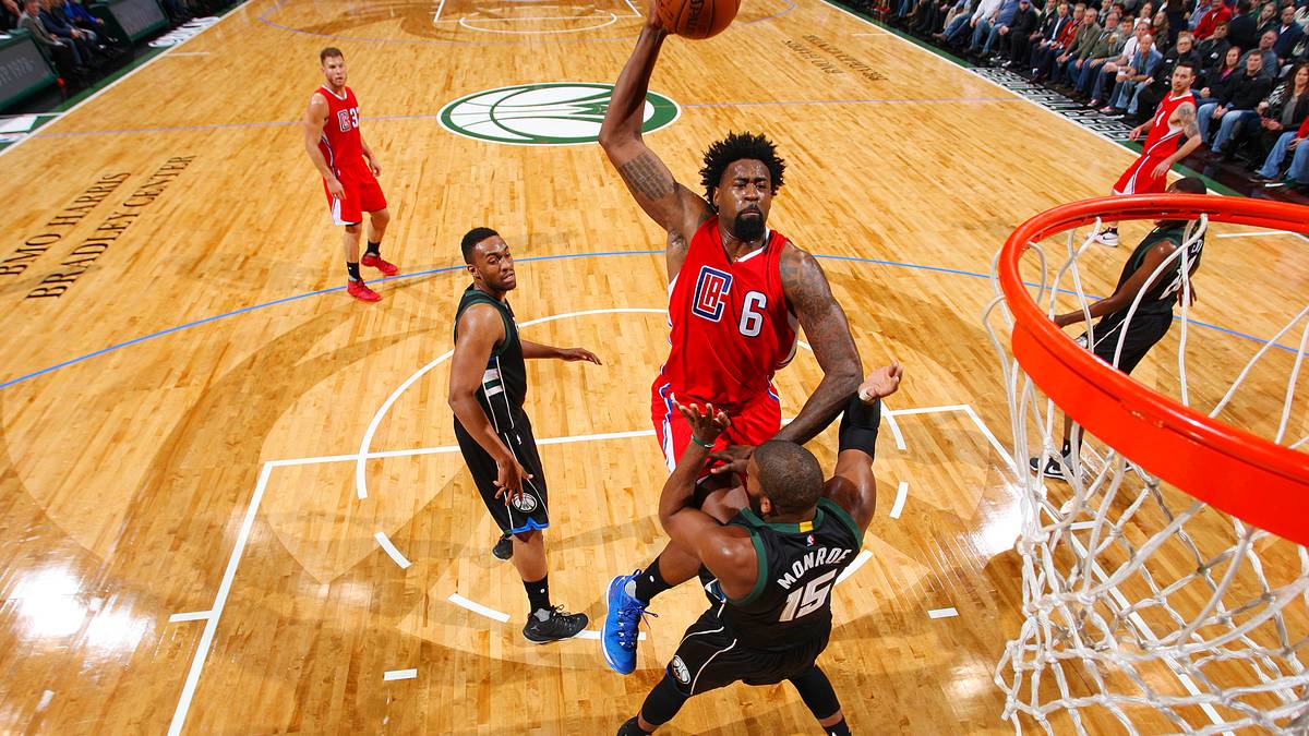 DeAndre Jordan von den Los Angeles Clippers zeigt beim Stand von 10:10 gegen Milwaukees Greg Monroe den wohl spektakulärsten Dunk der Saison. Danach sind die Bucks erst einmal geplättet und kassieren eine 95:109-Niederlage