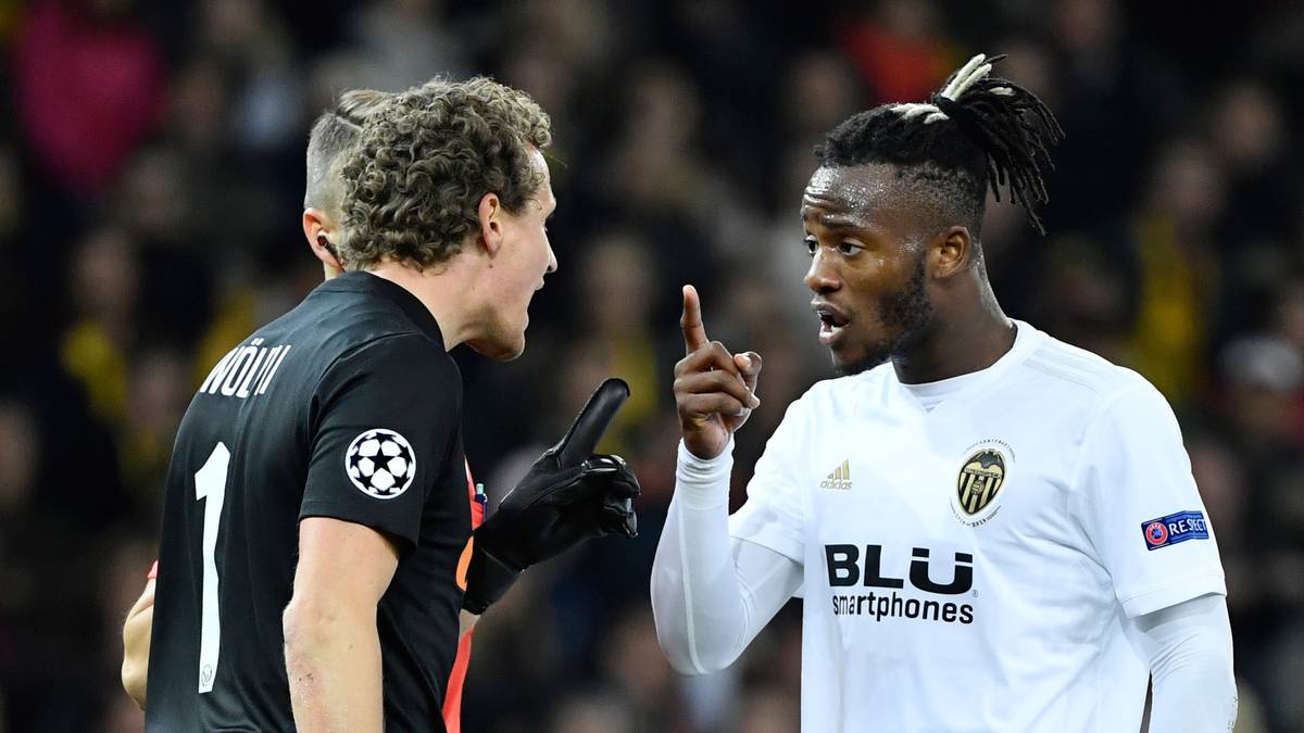 Problem: Der Belgier war lediglich ausgeliehen und verletzte sich am Ende seiner Zeit beim BVB auch noch. Der Stürmer kehrte im Sommer zum FC Chelsea zurück, wurde im Anschluss an den FC Valencia verliehen, wo er aber nicht mehr gebraucht wurde. Am Deadline Day schloss er sich nun Crystal Palace an