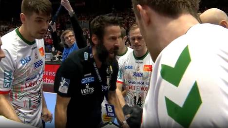 Im Topspiel der HBL erkämpft sich Magdeburg ein Remis. Große Anteile daran hat scheinbar auch eine Ansprache von SCM-Coach Bennet Wiegert.